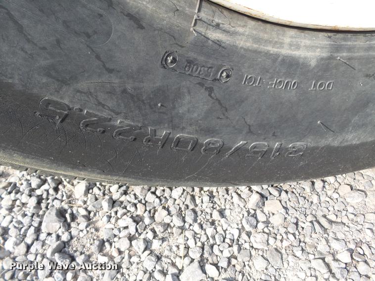 image for item DC6831 2004 International 7400 dump truck