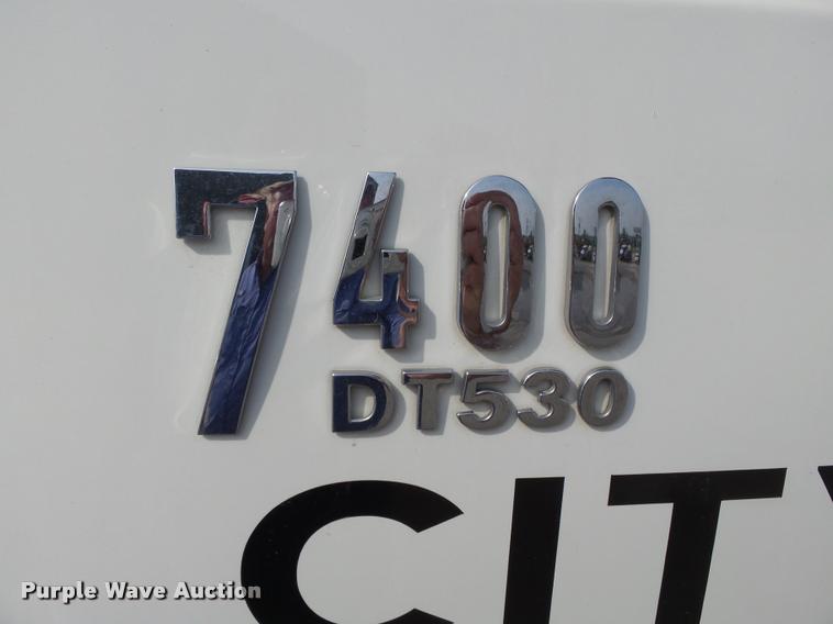 image for item DC6831 2004 International 7400 dump truck