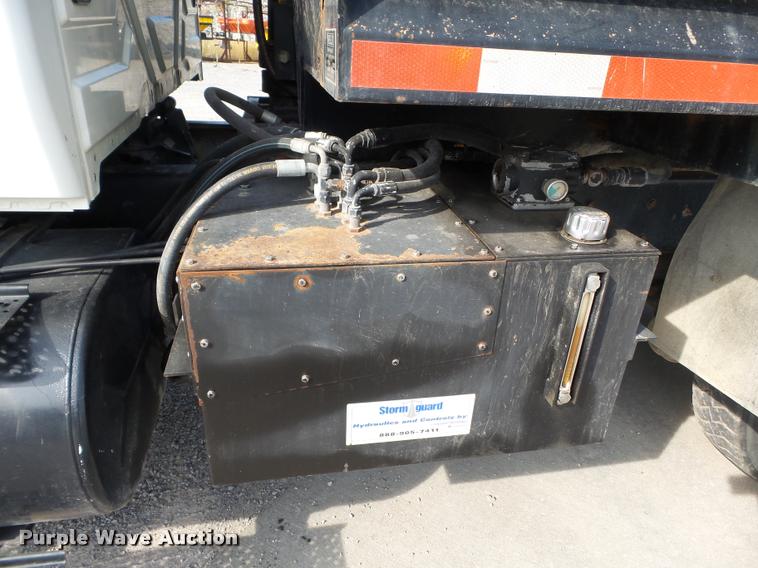 image for item DC6831 2004 International 7400 dump truck