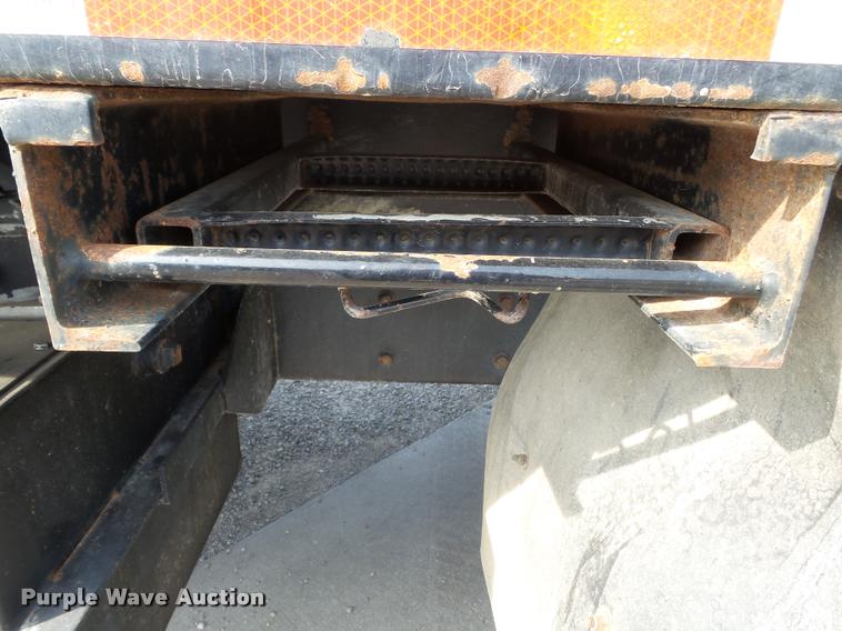 image for item DC6831 2004 International 7400 dump truck