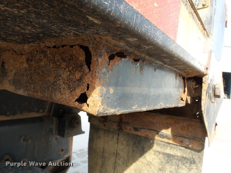 image for item DC6831 2004 International 7400 dump truck