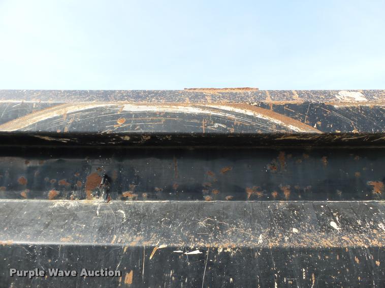 image for item DC6831 2004 International 7400 dump truck