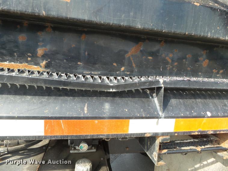 image for item DC6831 2004 International 7400 dump truck