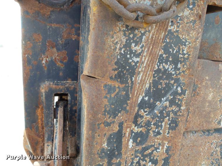 image for item DC6831 2004 International 7400 dump truck