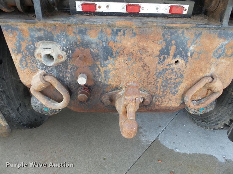 image for item DC6831 2004 International 7400 dump truck