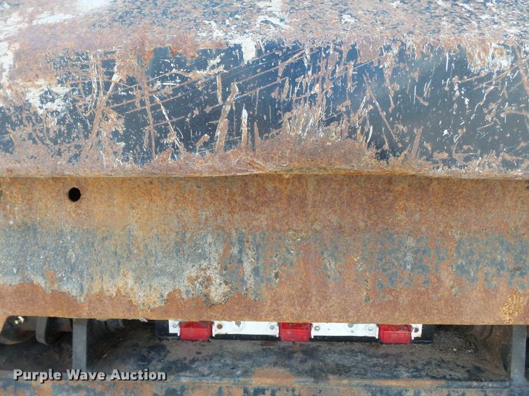 image for item DC6831 2004 International 7400 dump truck