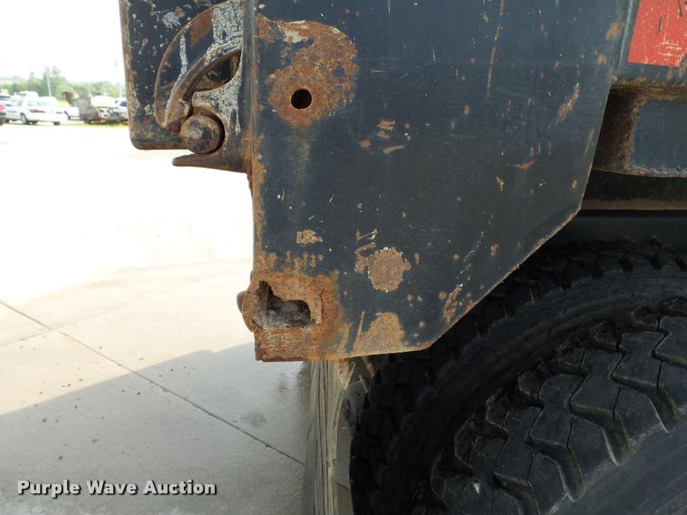 image for item DC6831 2004 International 7400 dump truck