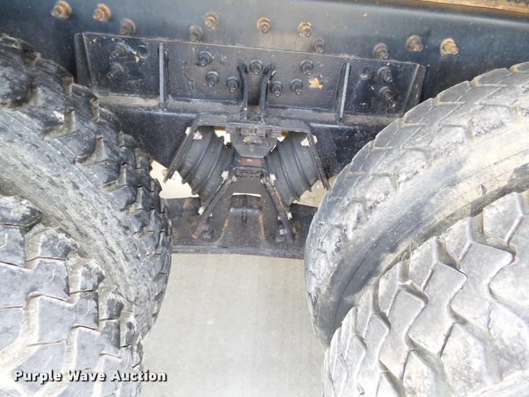 image for item DC6831 2004 International 7400 dump truck