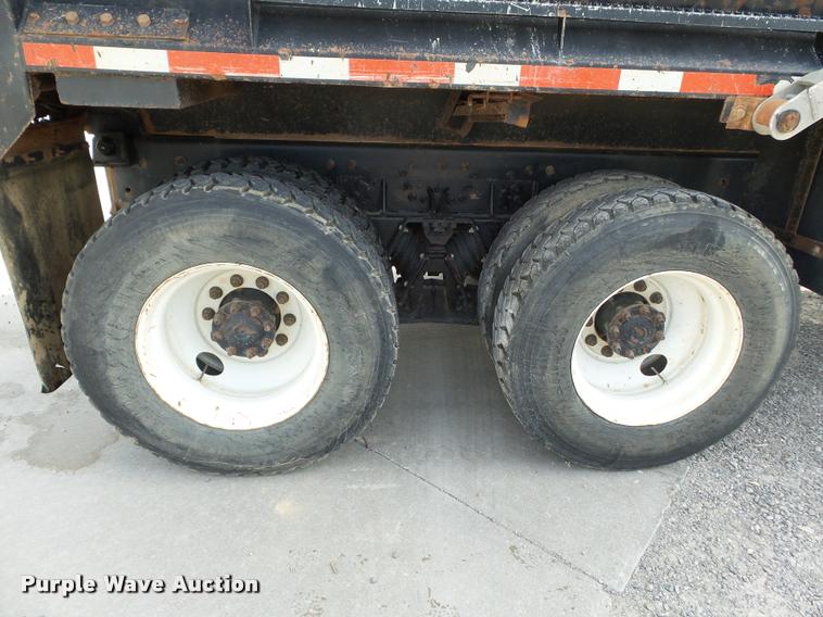 image for item DC6831 2004 International 7400 dump truck