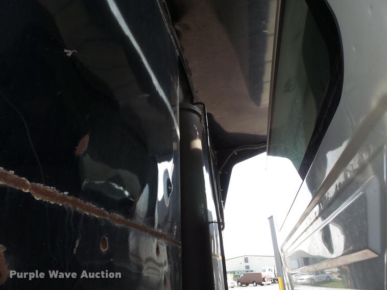 image for item DC6831 2004 International 7400 dump truck