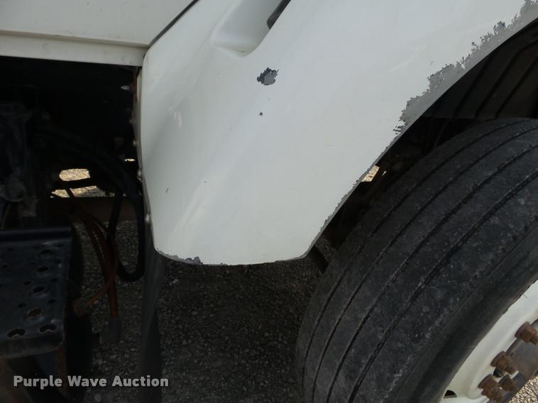 image for item DC6831 2004 International 7400 dump truck