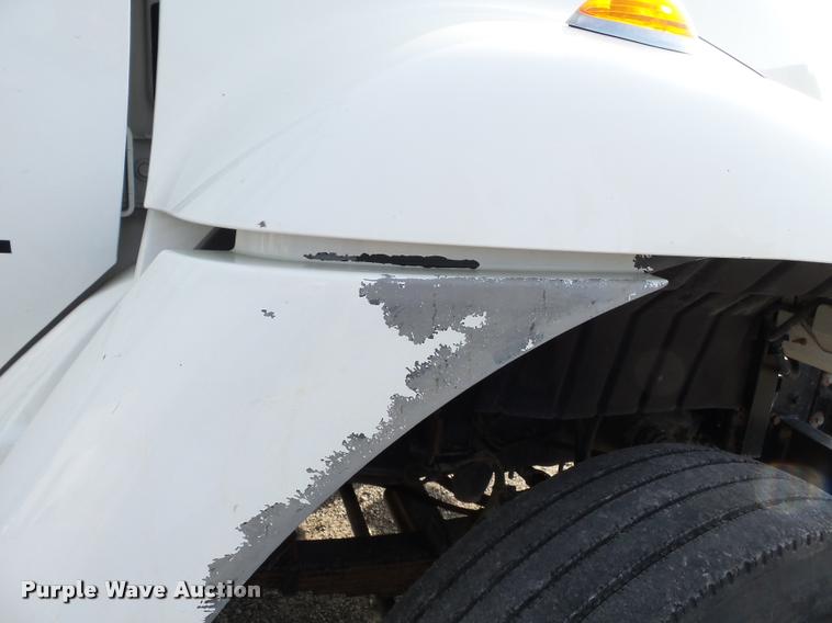 image for item DC6831 2004 International 7400 dump truck