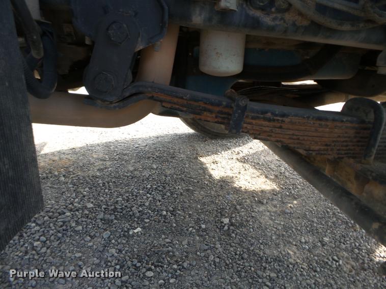 image for item DC6831 2004 International 7400 dump truck