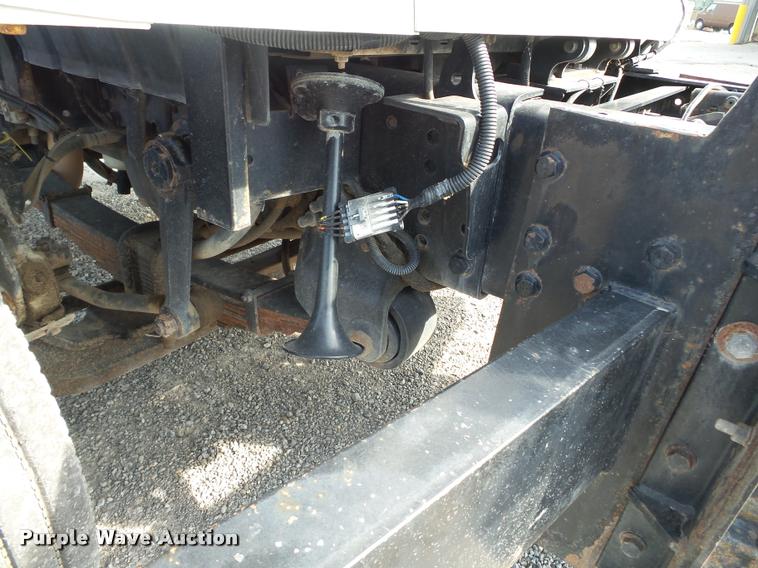 image for item DC6831 2004 International 7400 dump truck