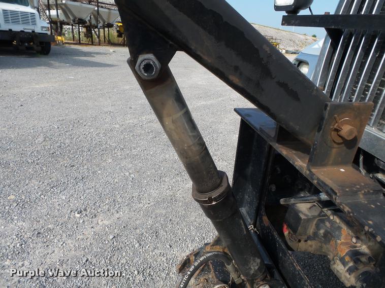 image for item DC6831 2004 International 7400 dump truck