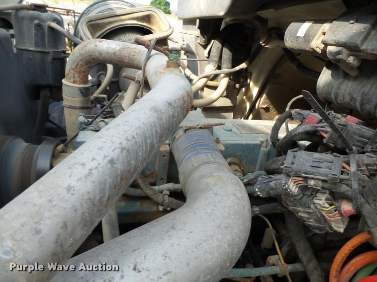 image for item DC6831 2004 International 7400 dump truck