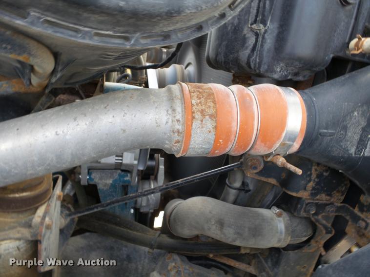 image for item DC6831 2004 International 7400 dump truck