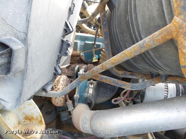 image for item DC6831 2004 International 7400 dump truck