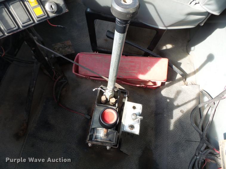 image for item DC6831 2004 International 7400 dump truck