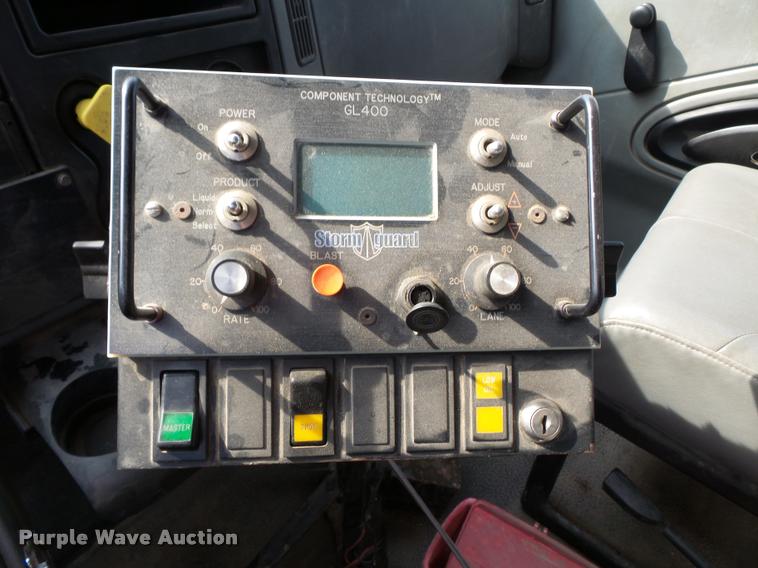 image for item DC6831 2004 International 7400 dump truck