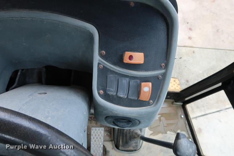 image for item DD1694 2004 Caterpillar 420D backhoe