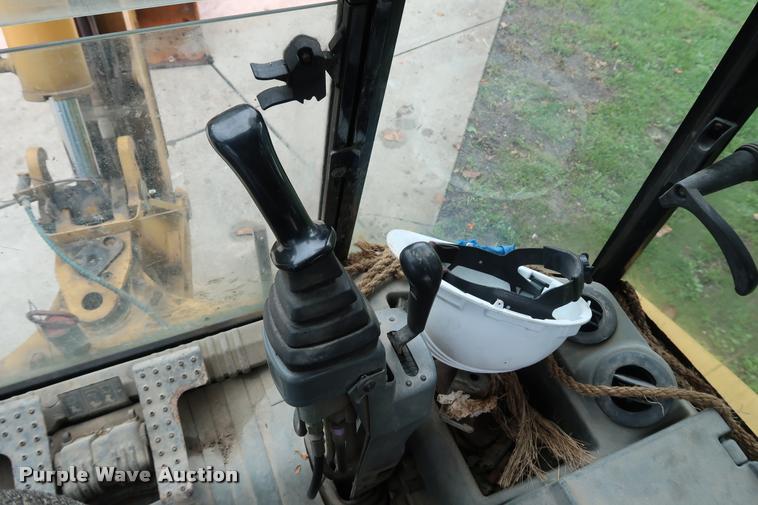 image for item DD1694 2004 Caterpillar 420D backhoe