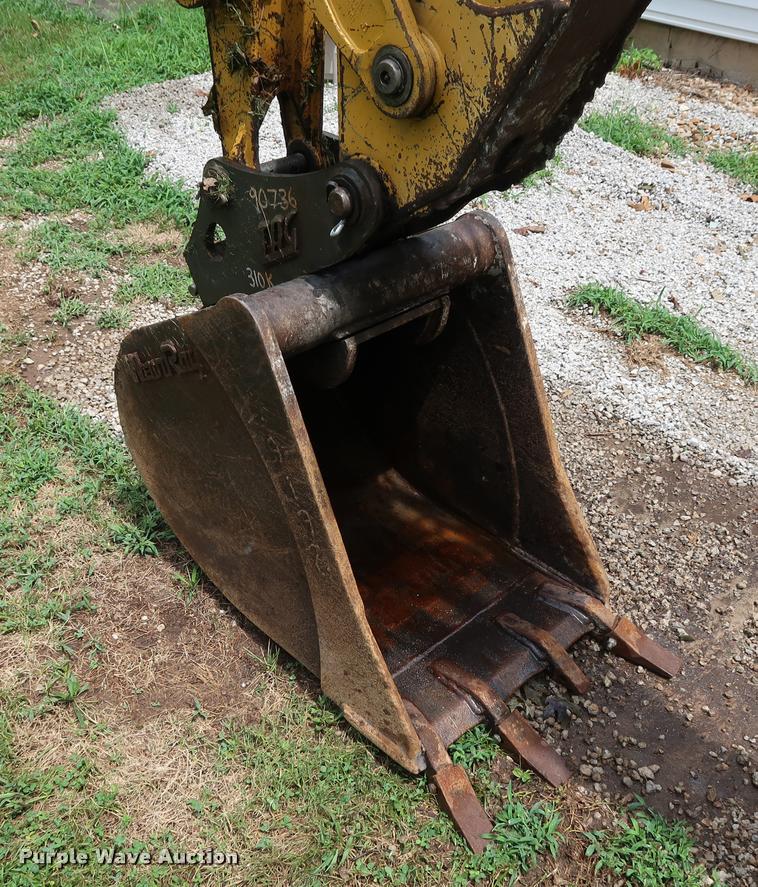 image for item DD1695 2002 John Deere 310G backhoe