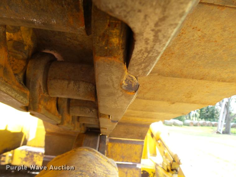 image for item DD1749 1999 Komatsu D65PX-12 LGP dozer