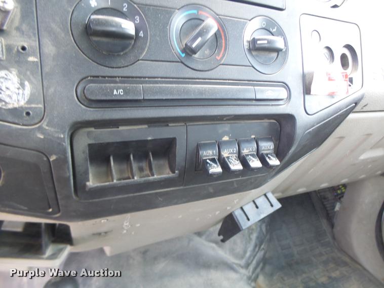 image for item DF9347 2008 Ford F550 Super Duty bucket truck