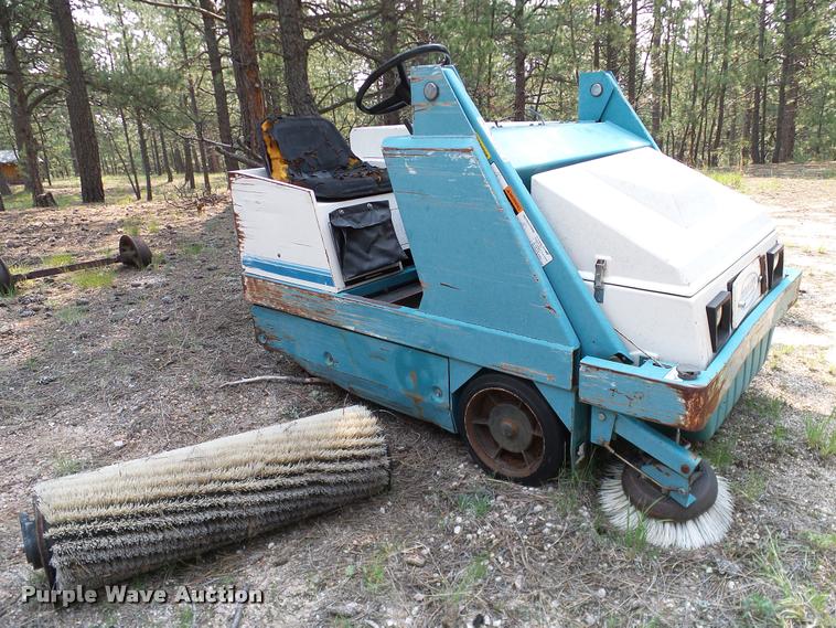 image for item DG9874 Tennant 235 sweeper