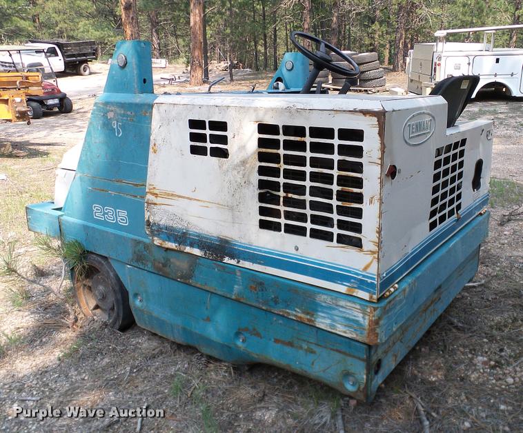 image for item DG9874 Tennant 235 sweeper
