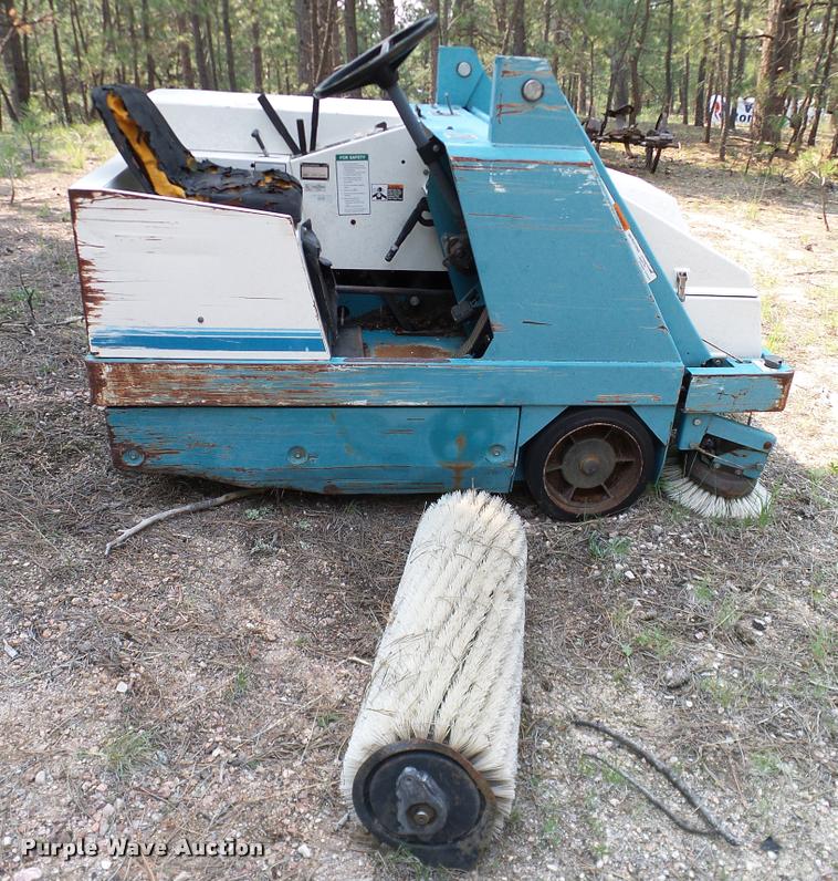 image for item DG9874 Tennant 235 sweeper