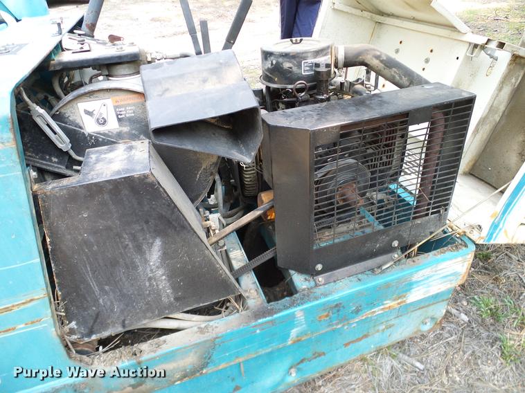 image for item DG9874 Tennant 235 sweeper