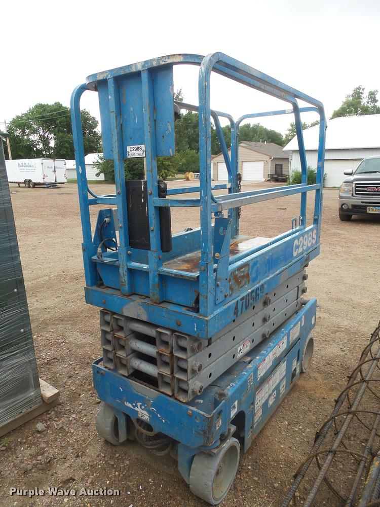 image for item DH9676 Genie GS1930 scissor lift