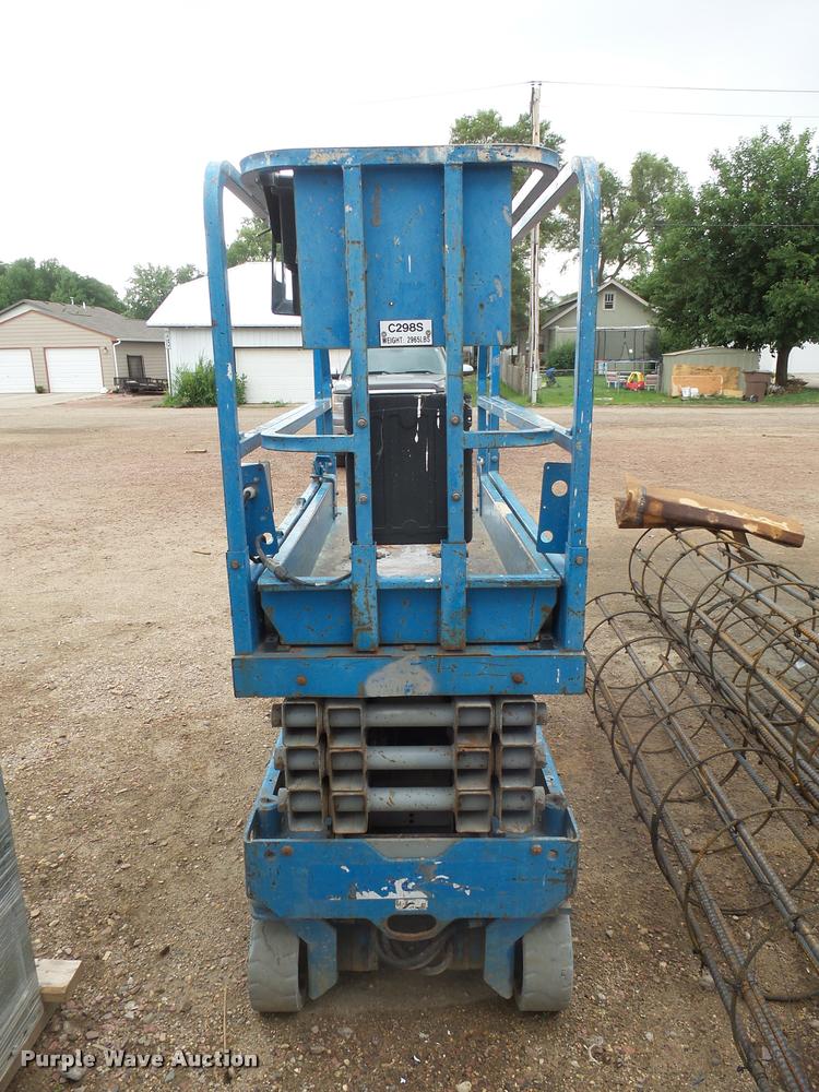 image for item DH9676 Genie GS1930 scissor lift