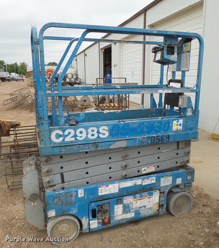 image for item DH9676 Genie GS1930 scissor lift