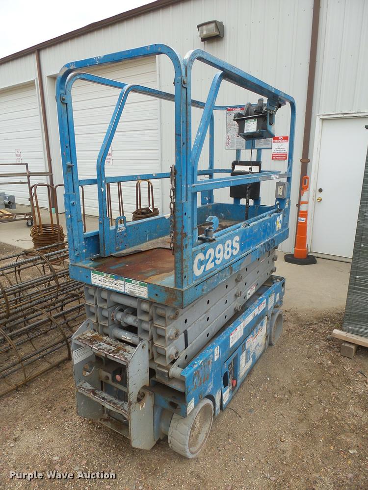 image for item DH9676 Genie GS1930 scissor lift