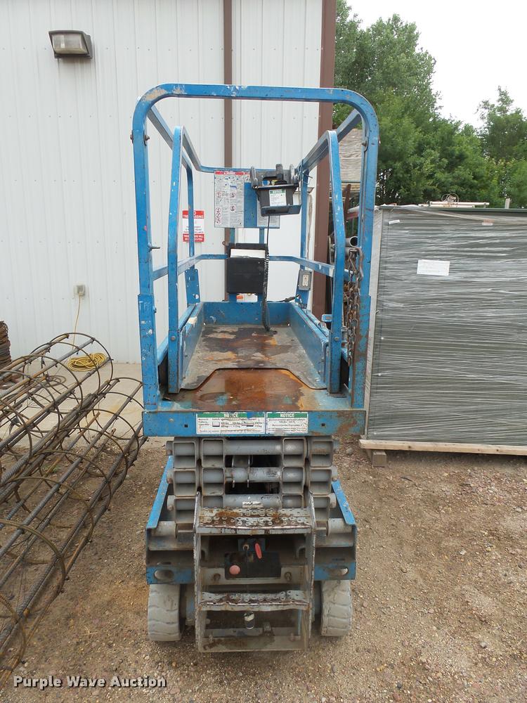 image for item DH9676 Genie GS1930 scissor lift