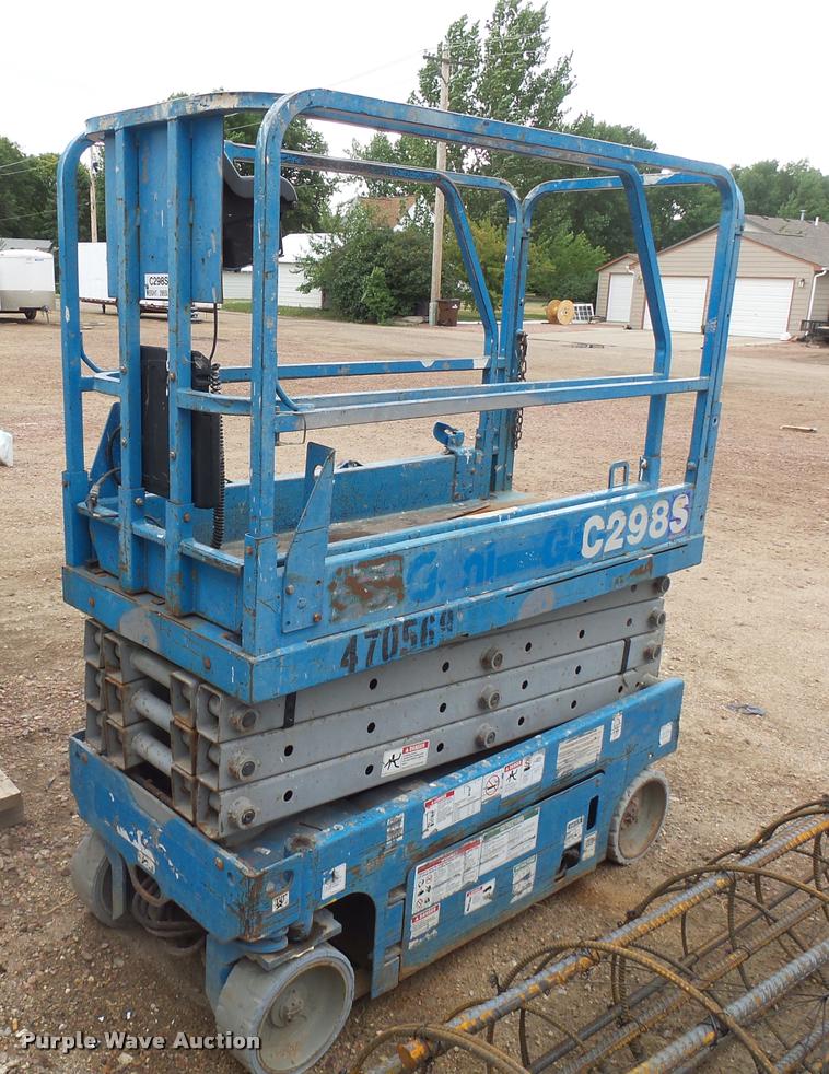 image for item DH9676 Genie GS1930 scissor lift