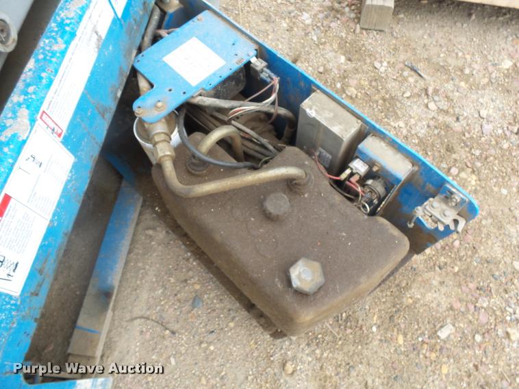 image for item DH9676 Genie GS1930 scissor lift