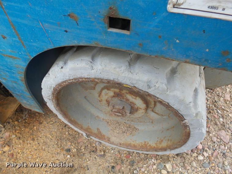 image for item DH9676 Genie GS1930 scissor lift