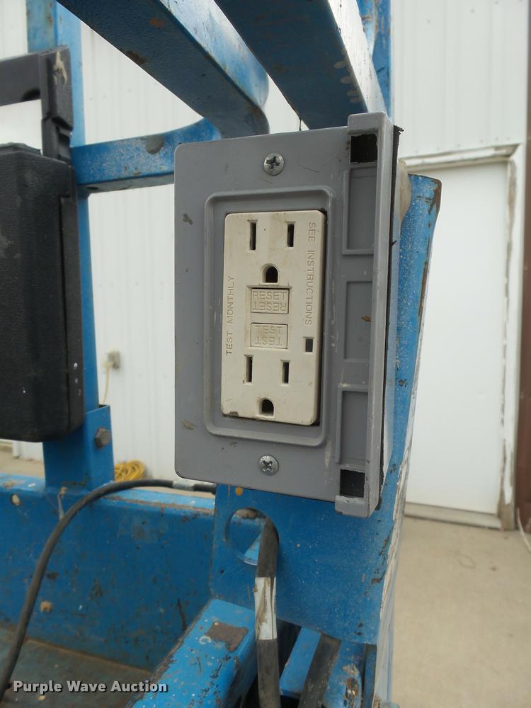 image for item DH9676 Genie GS1930 scissor lift