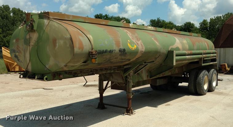 image for item DI9810 1967 Fruehauf tank trailer