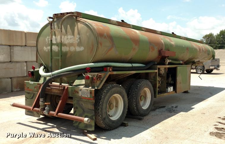 image for item DI9810 1967 Fruehauf tank trailer