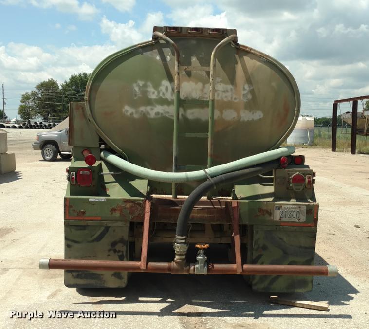 image for item DI9810 1967 Fruehauf tank trailer