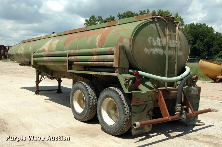 image for item DI9810 1967 Fruehauf tank trailer