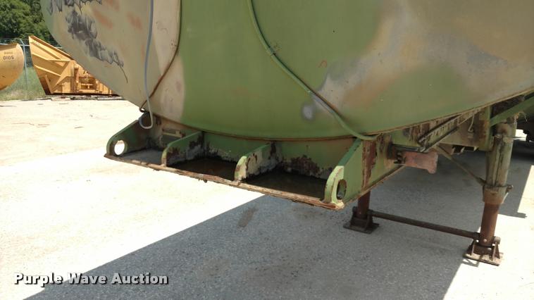 image for item DI9810 1967 Fruehauf tank trailer