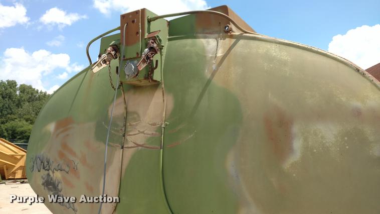 image for item DI9810 1967 Fruehauf tank trailer