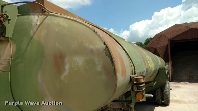 image for item DI9810 1967 Fruehauf tank trailer