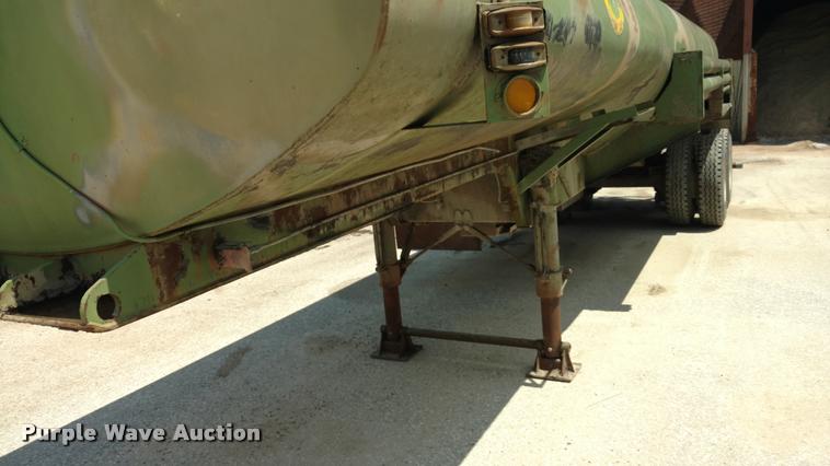 image for item DI9810 1967 Fruehauf tank trailer